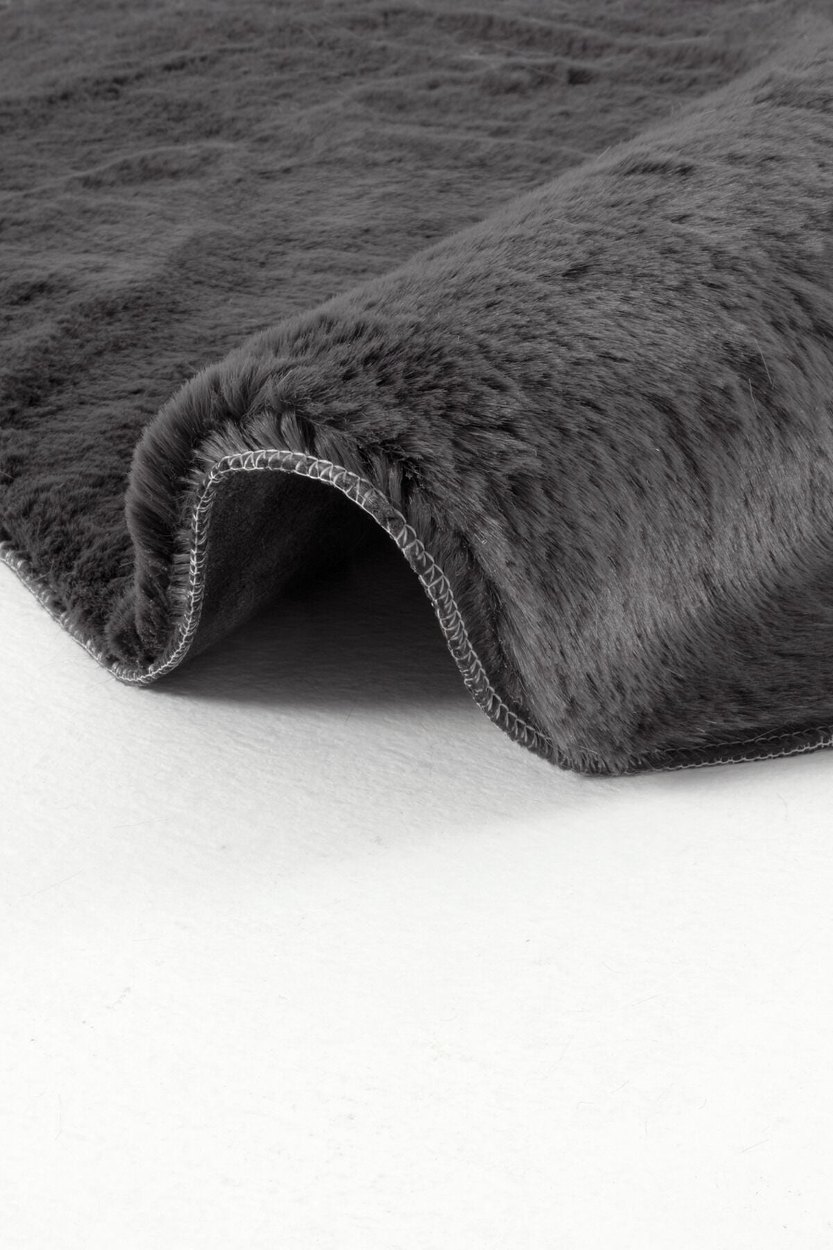 Dekorenti Wonder 9704 Antrasit Peluş Halı – Post Şıklığıyla Derin Konfor