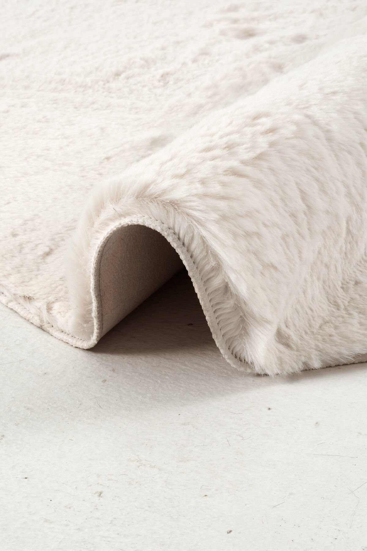 Dekorenti Wonder 9701 Krem Peluş Halı - Post Şıklığıyla Derin Konfor