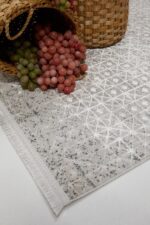 Sateen 6403 Gri - Nostaljik Detaylı Açık Gri Halı - Görsel 5
